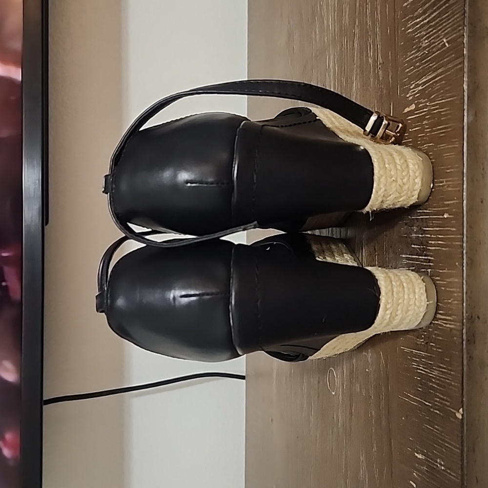 Shoes - Picture 4 of 4